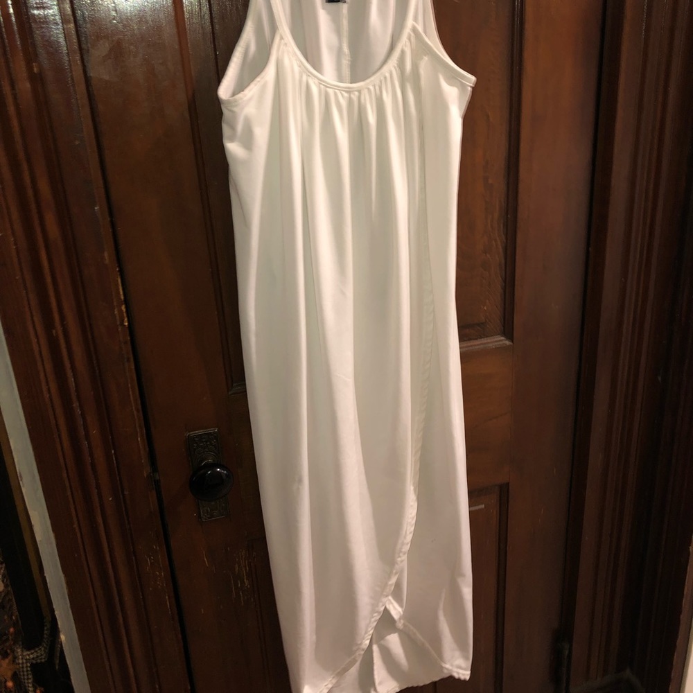 Dresses - Picture 7 of 7